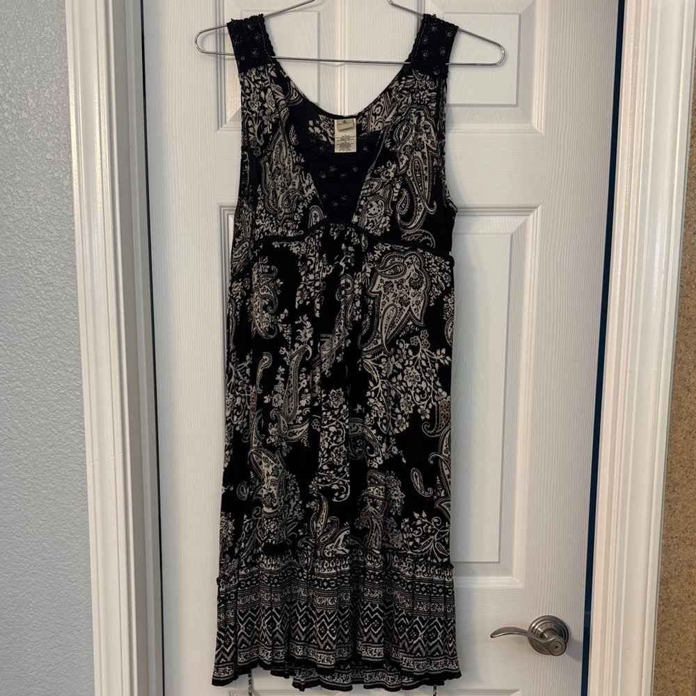 Elegant Black and White Paisley Mini Dress